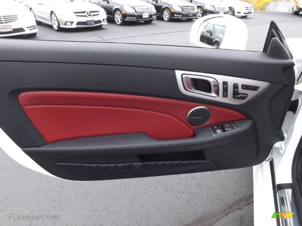 2015 Mercedes-Benz SLK 250 Roadster Bengal Red/Black Door Panel Photo #98727128