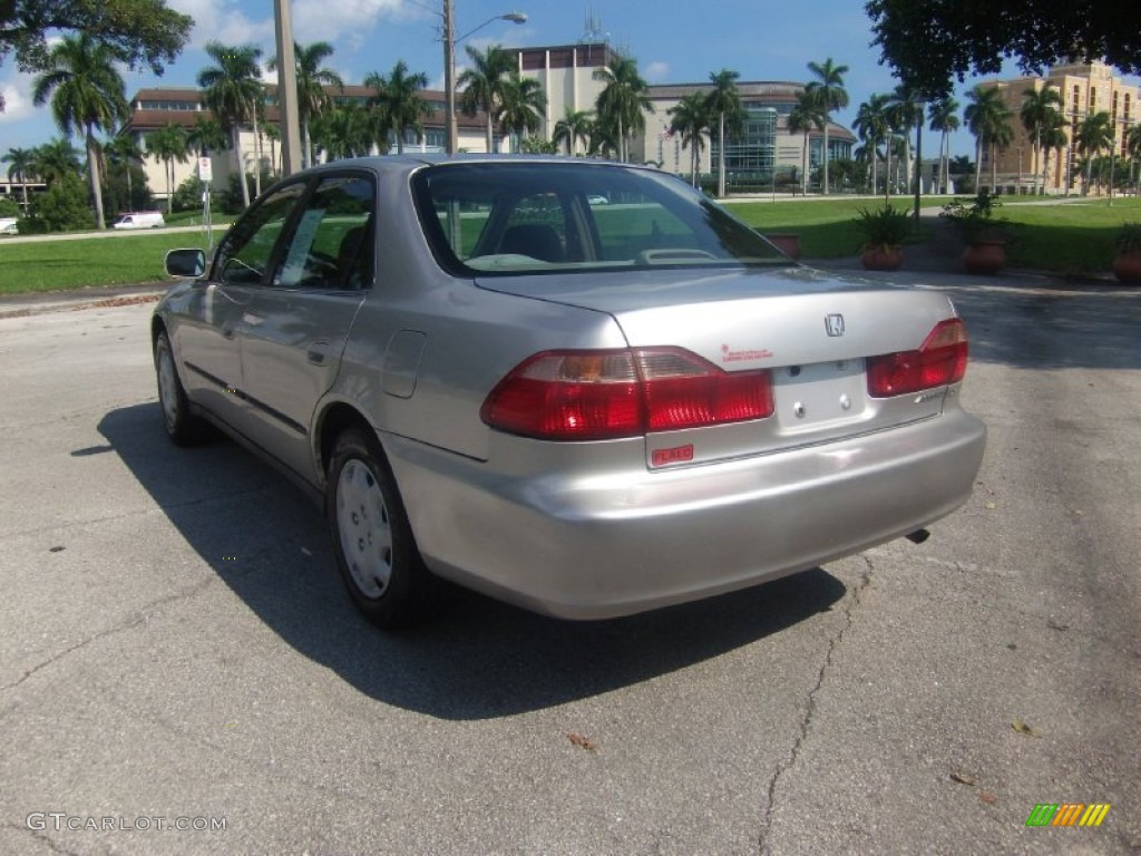1998 Accord LX Sedan - Regent Silver Pearl / Ivory photo #3