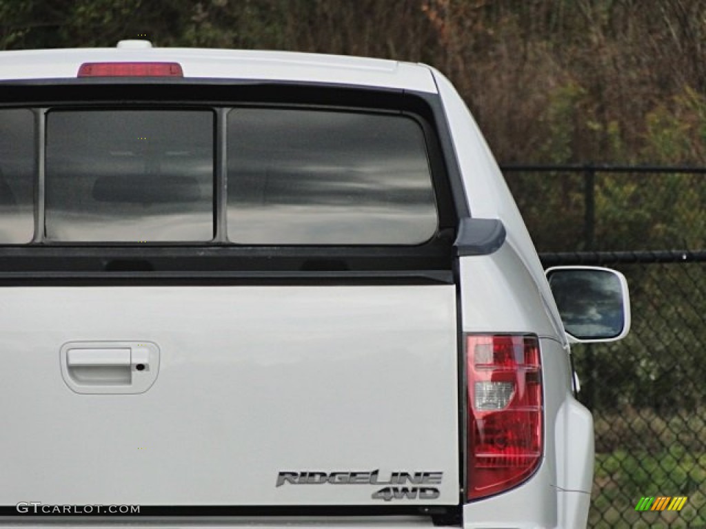 2011 Ridgeline RTL - White / Gray photo #26