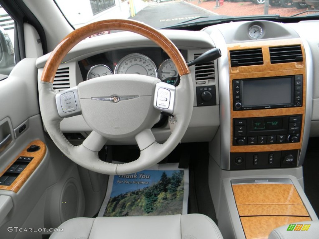 2008 Aspen Limited 4WD - Brilliant Black Crystal Pearl / Light Graystone photo #14