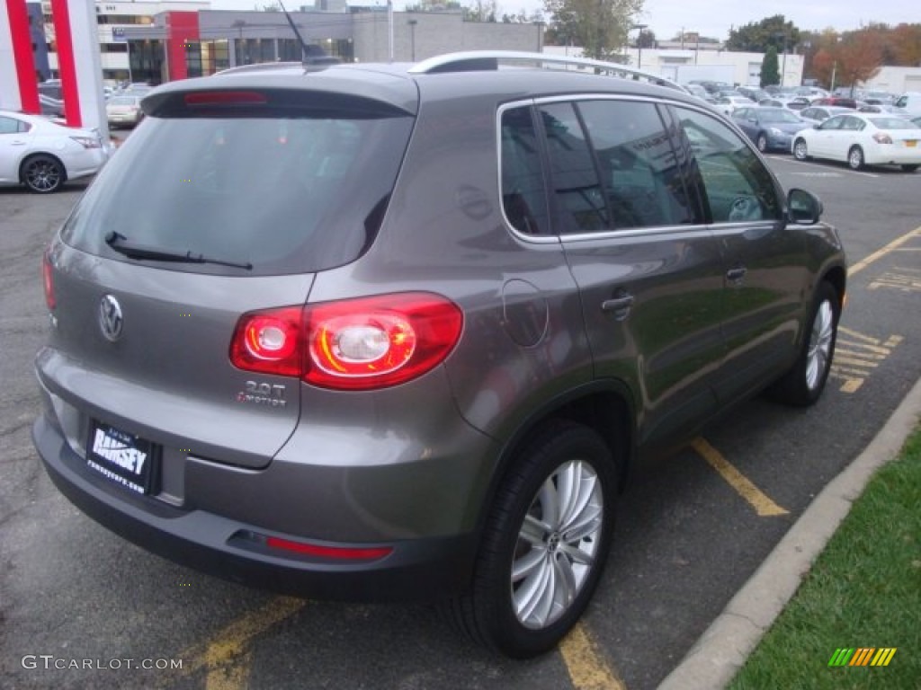 2009 Tiguan SE 4Motion - Alpine Grey Metallic / Charcoal photo #5