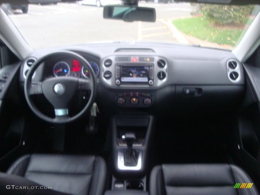 2009 Tiguan SE 4Motion - Alpine Grey Metallic / Charcoal photo #11