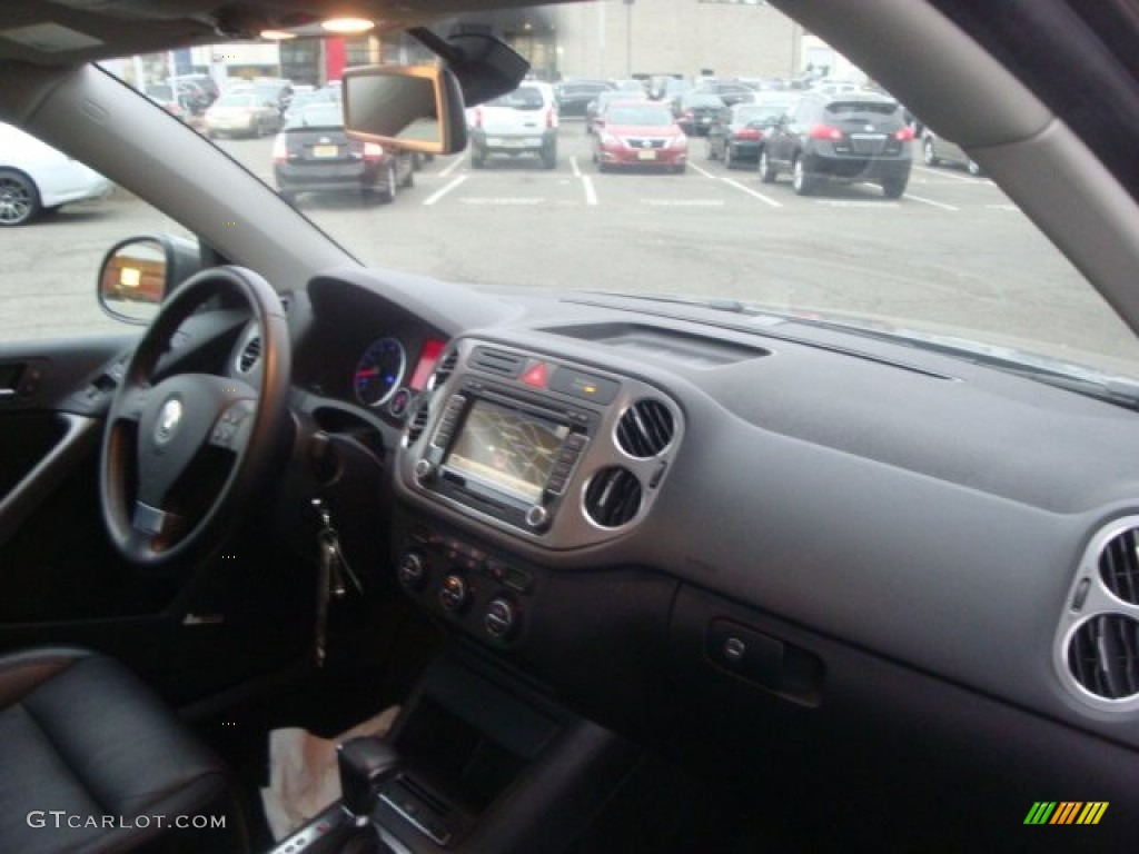 2009 Tiguan SE 4Motion - Alpine Grey Metallic / Charcoal photo #18