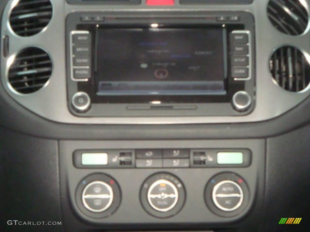 2009 Tiguan SE 4Motion - Alpine Grey Metallic / Charcoal photo #22
