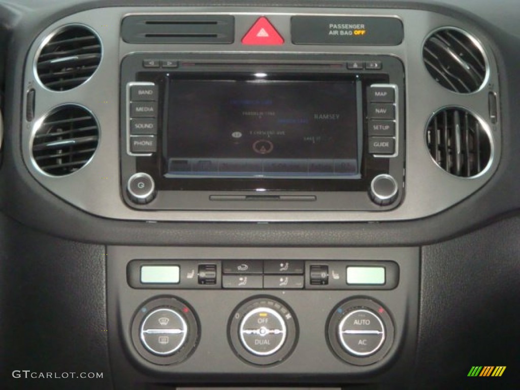 2009 Tiguan SE 4Motion - Alpine Grey Metallic / Charcoal photo #23