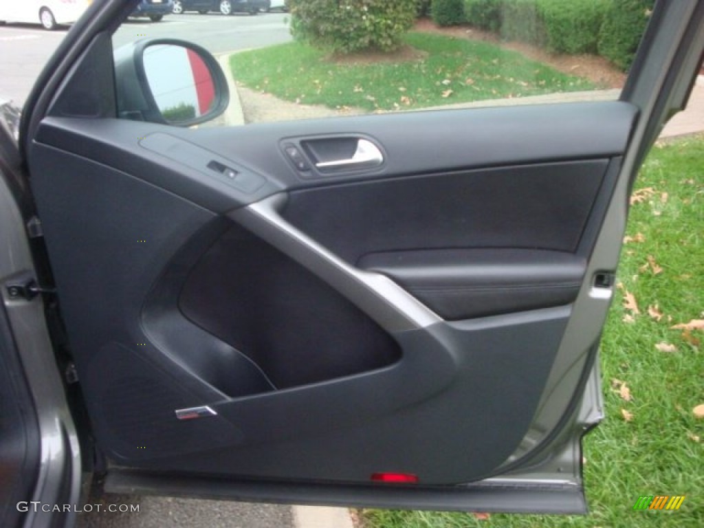 2009 Tiguan SE 4Motion - Alpine Grey Metallic / Charcoal photo #29