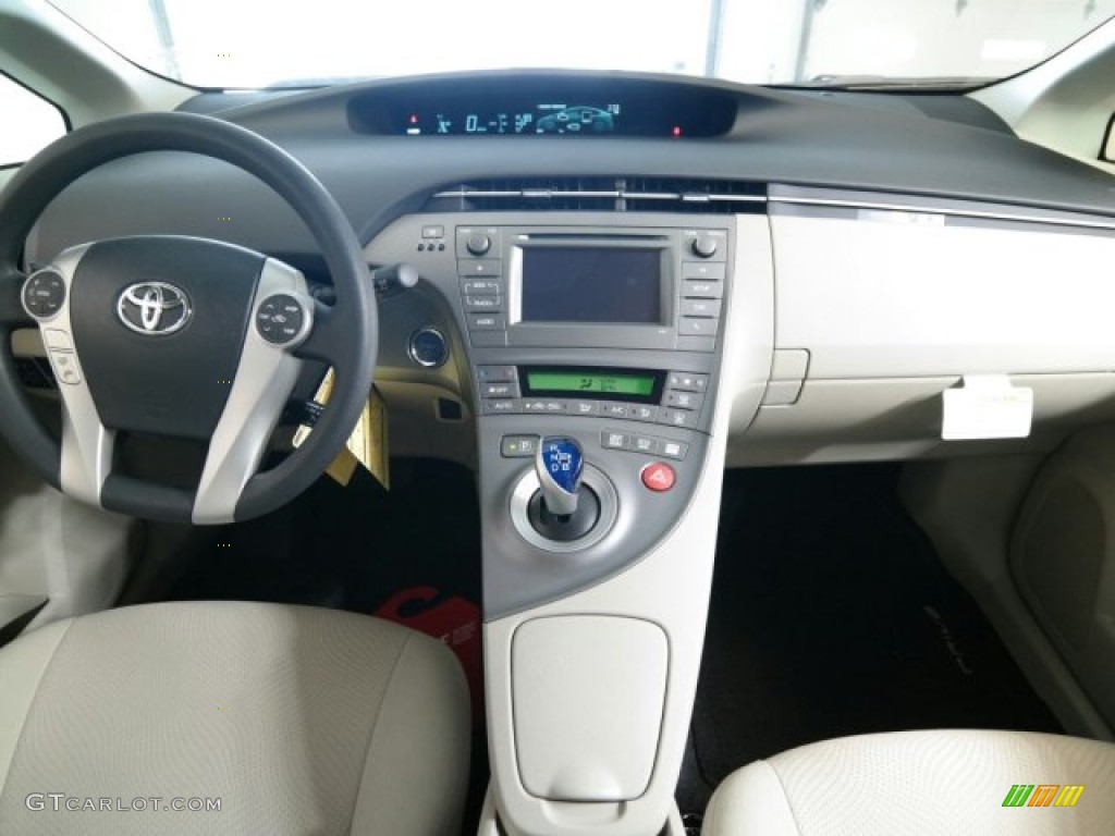 2015 Prius Two Hybrid - Blizzard Pearl / Bisque photo #13