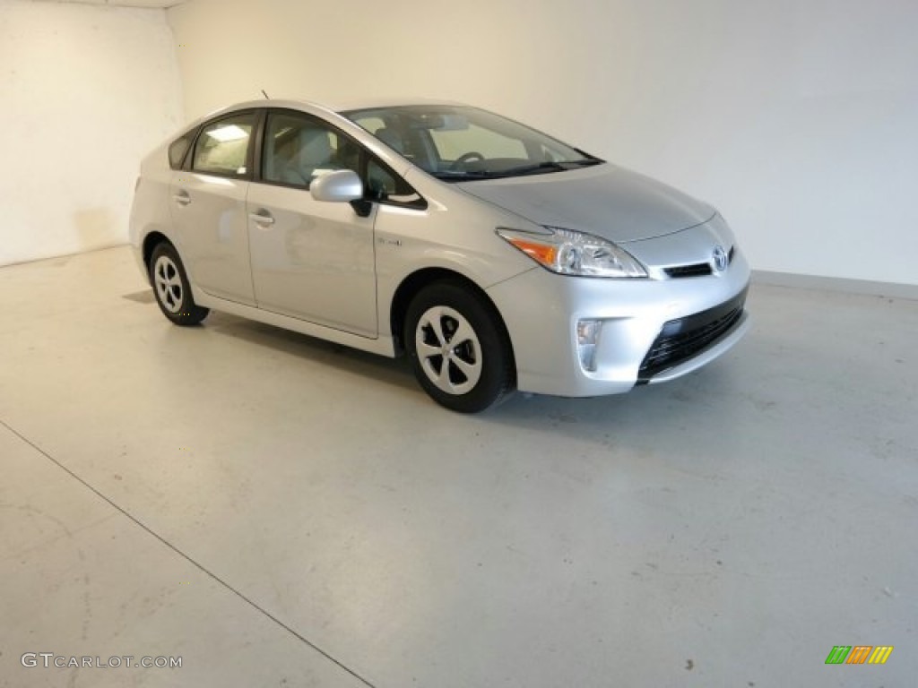 2015 Prius Two Hybrid - Classic Silver Metallic / Misty Gray photo #4