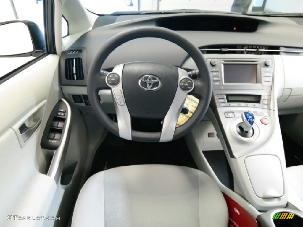 2015 Prius Two Hybrid - Classic Silver Metallic / Misty Gray photo #12