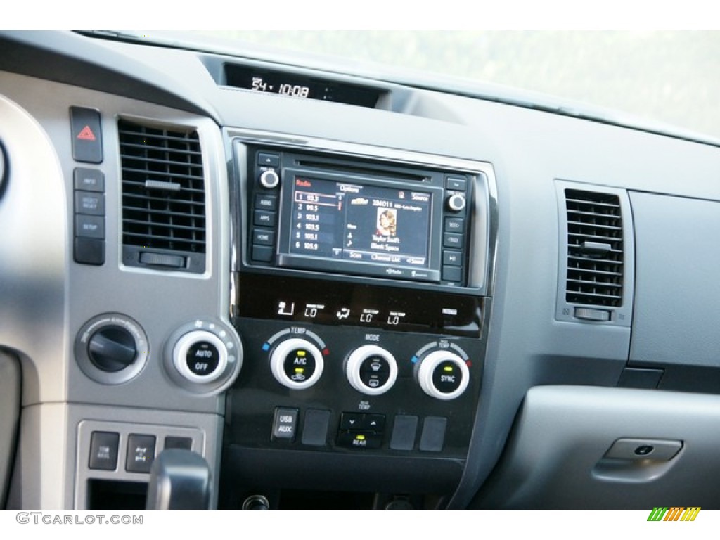 2015 Toyota Sequoia SR5 4x4 Controls Photo #98790085