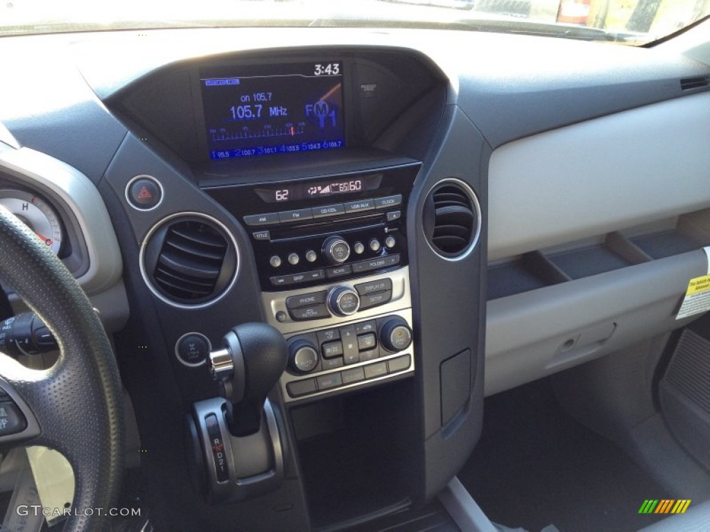 2015 Pilot LX 4WD - Alabaster Silver Metallic / Gray photo #5