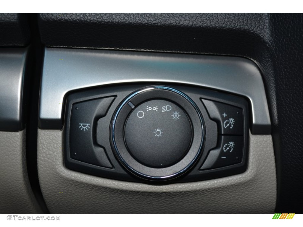 2015 Explorer FWD - Ingot Silver / Medium Light Stone photo #20