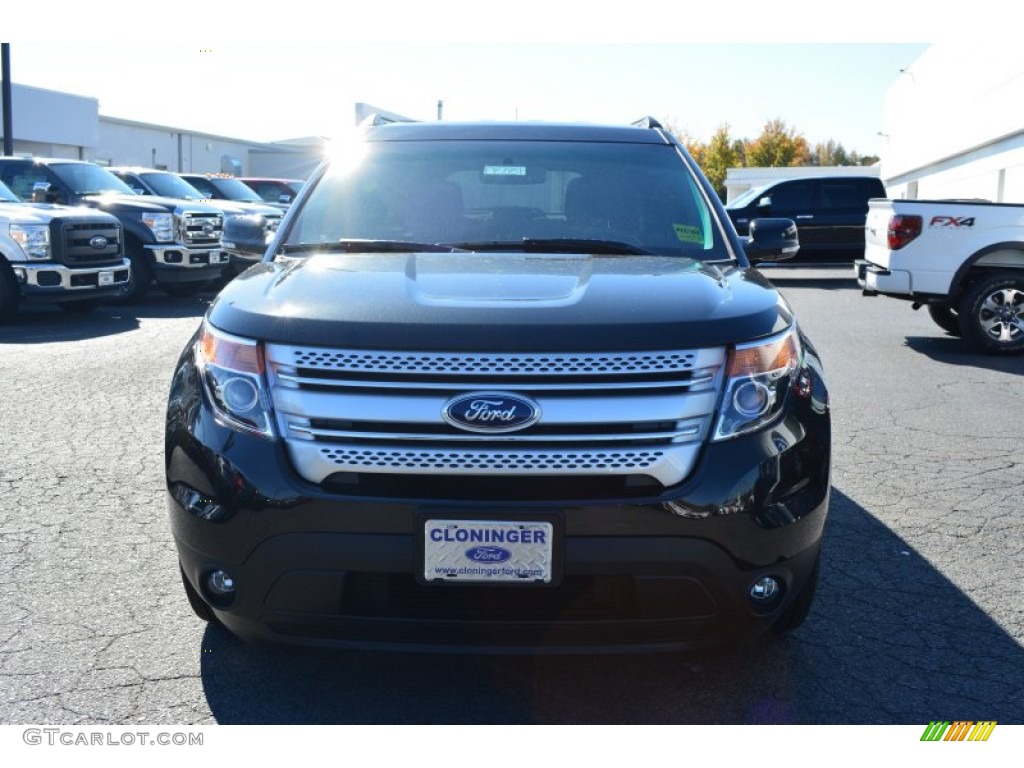 2015 Explorer XLT - Tuxedo Black / Charcoal Black photo #4