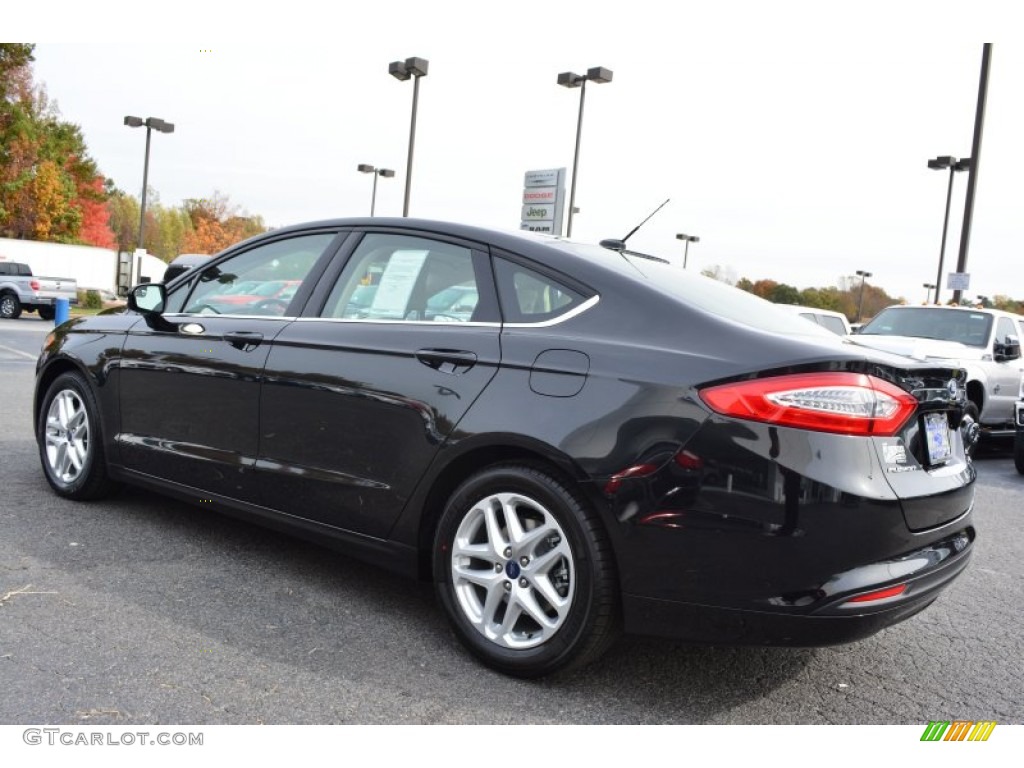 2015 Fusion SE - Tuxedo Black Metallic / Dune photo #18