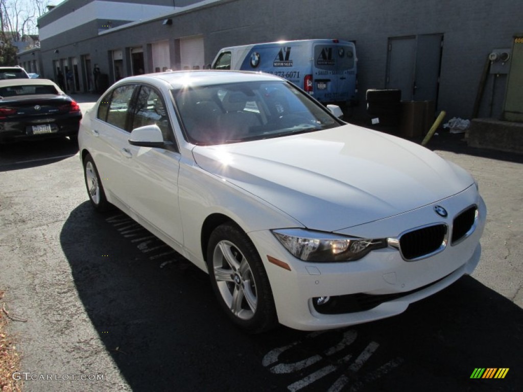 2015 3 Series 328i xDrive Sedan - Alpine White / Venetian Beige photo #8