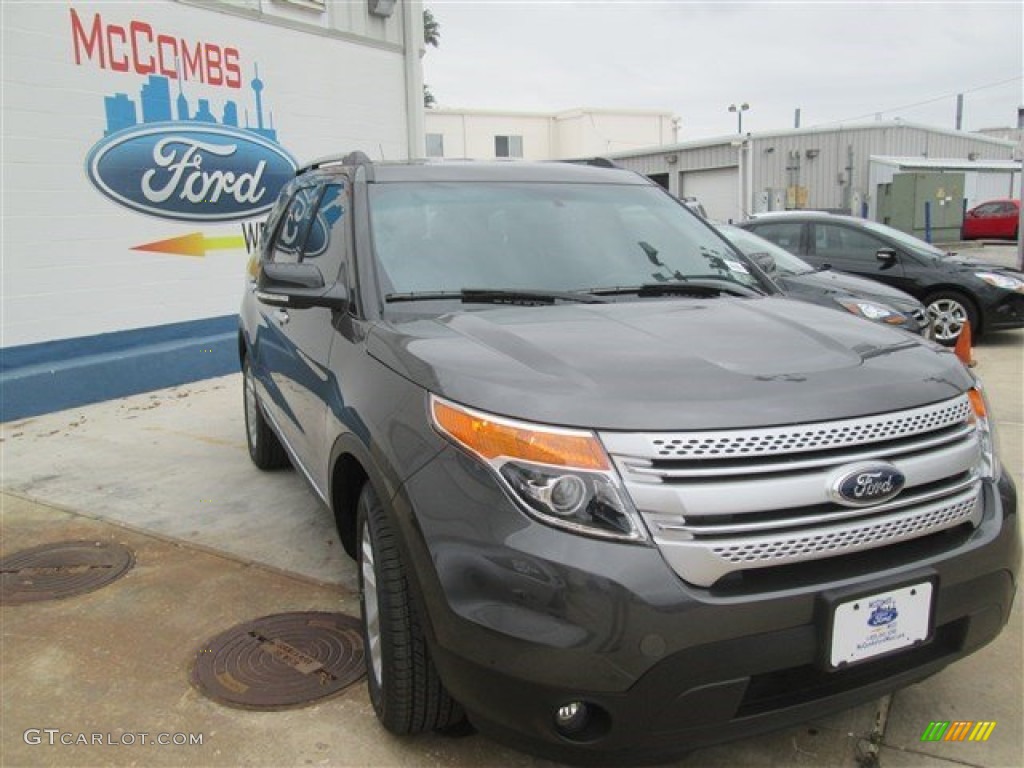 Magnetic Ford Explorer