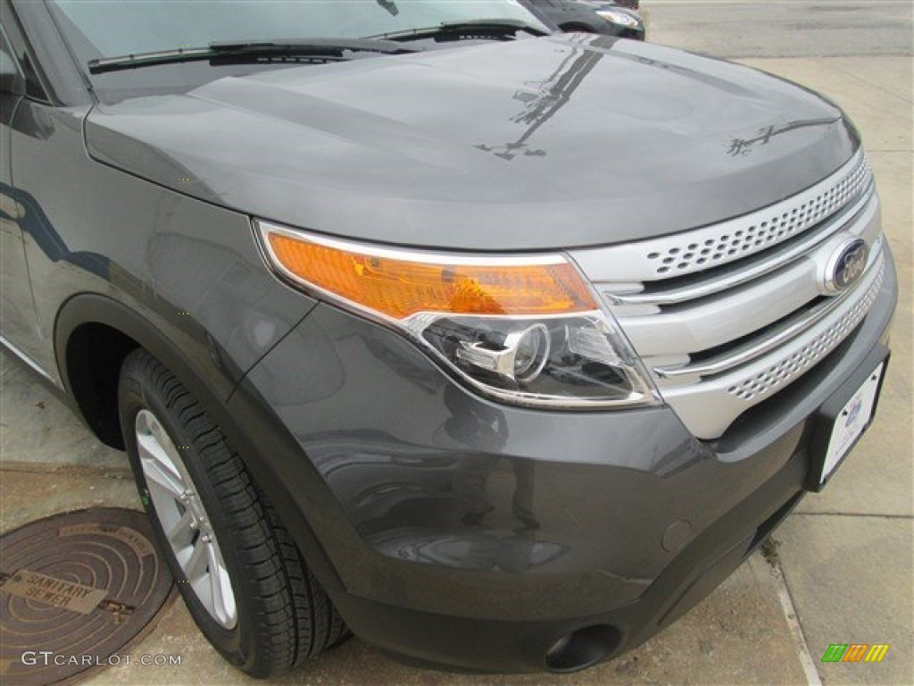 2015 Explorer XLT - Magnetic / Charcoal Black photo #2