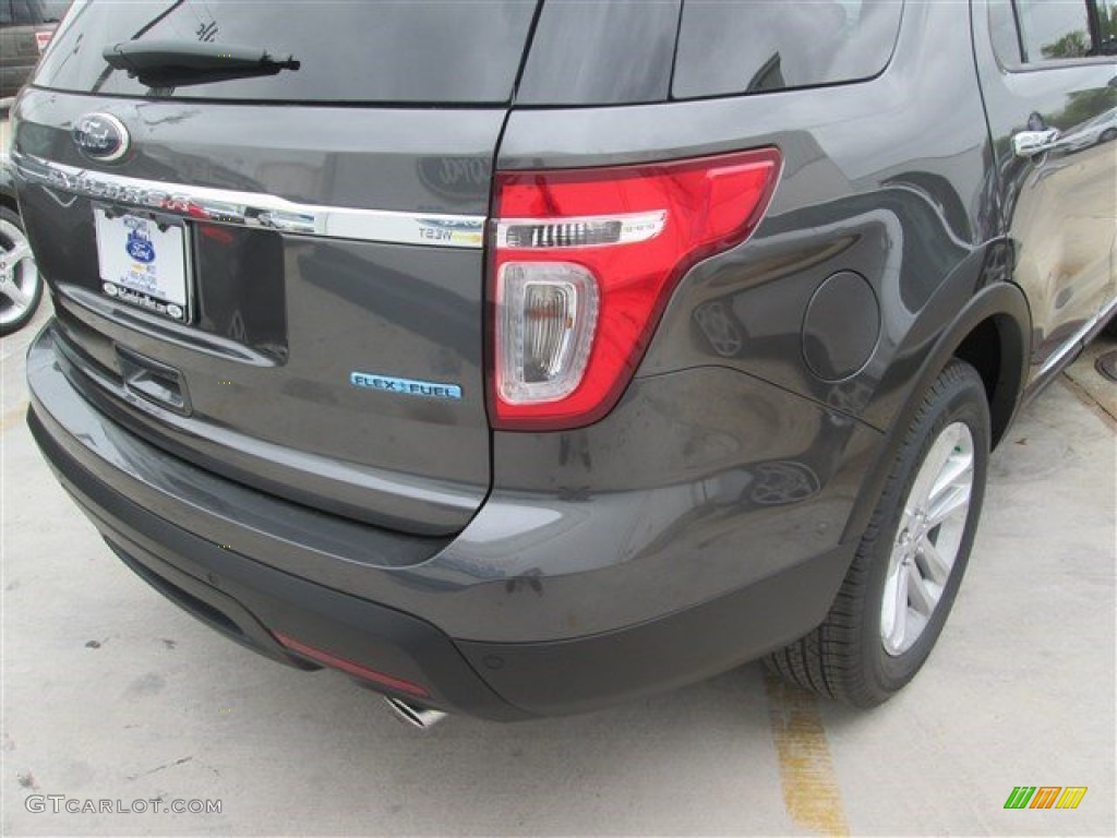 2015 Explorer XLT - Magnetic / Charcoal Black photo #4