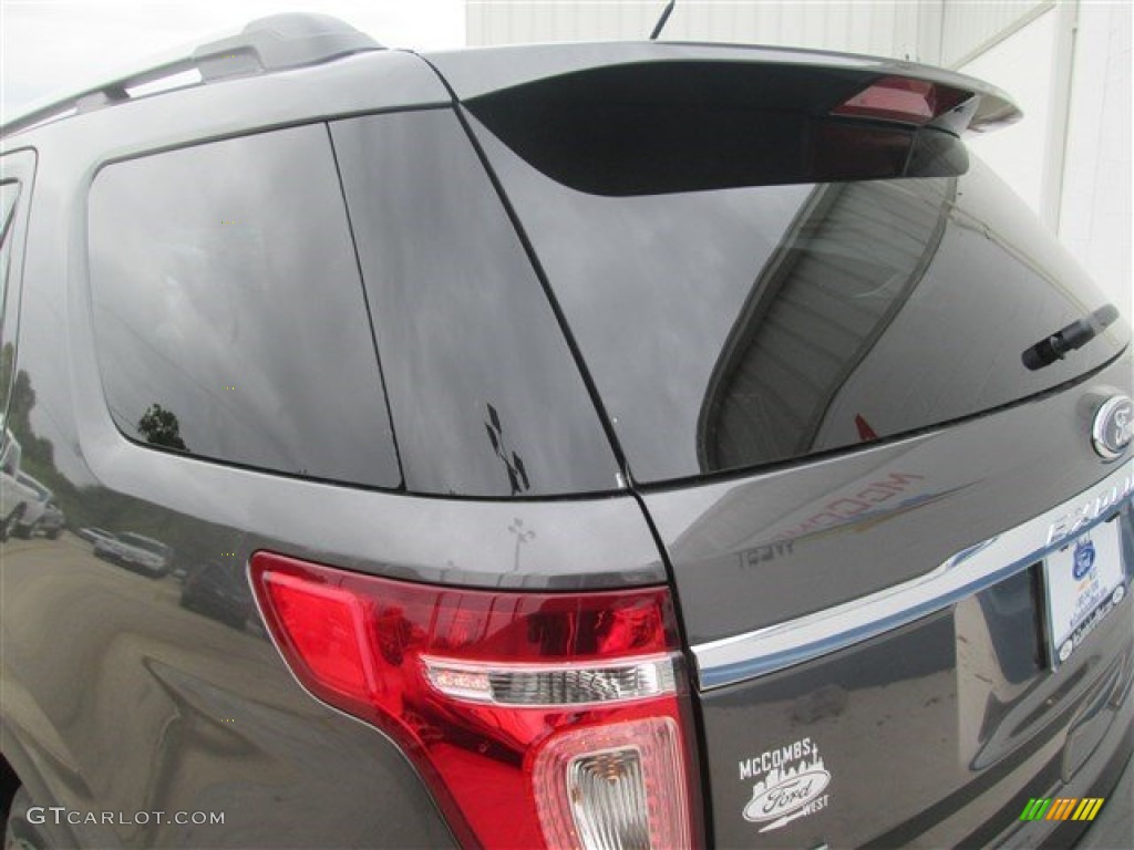 2015 Explorer XLT - Magnetic / Charcoal Black photo #17