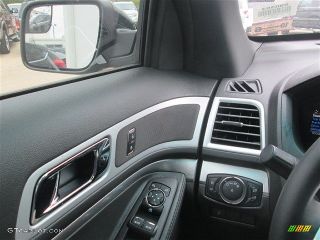 2015 Explorer XLT - Magnetic / Charcoal Black photo #26