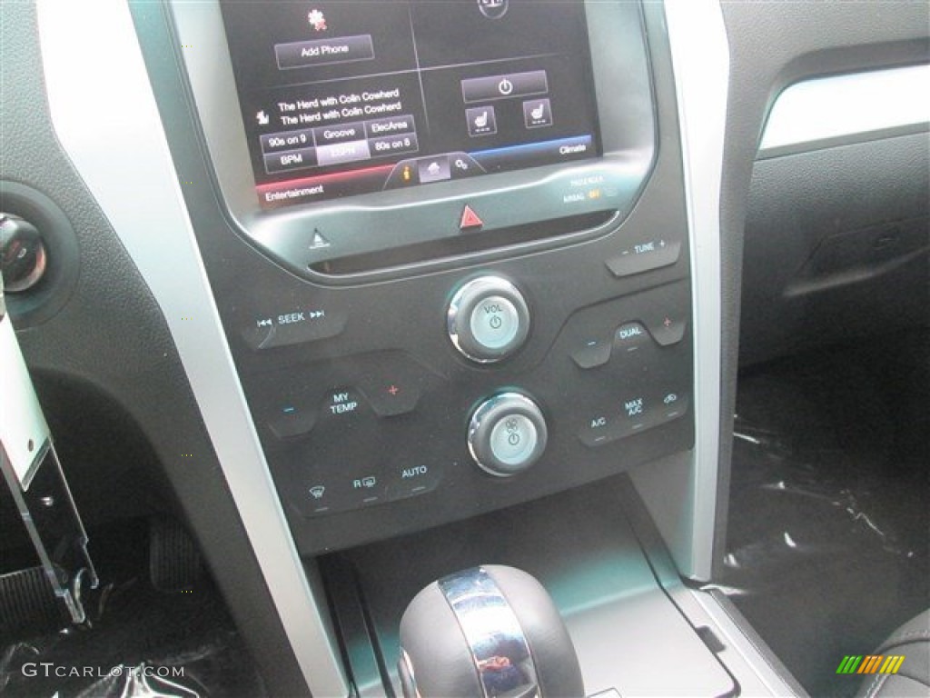 2015 Explorer XLT - Magnetic / Charcoal Black photo #35