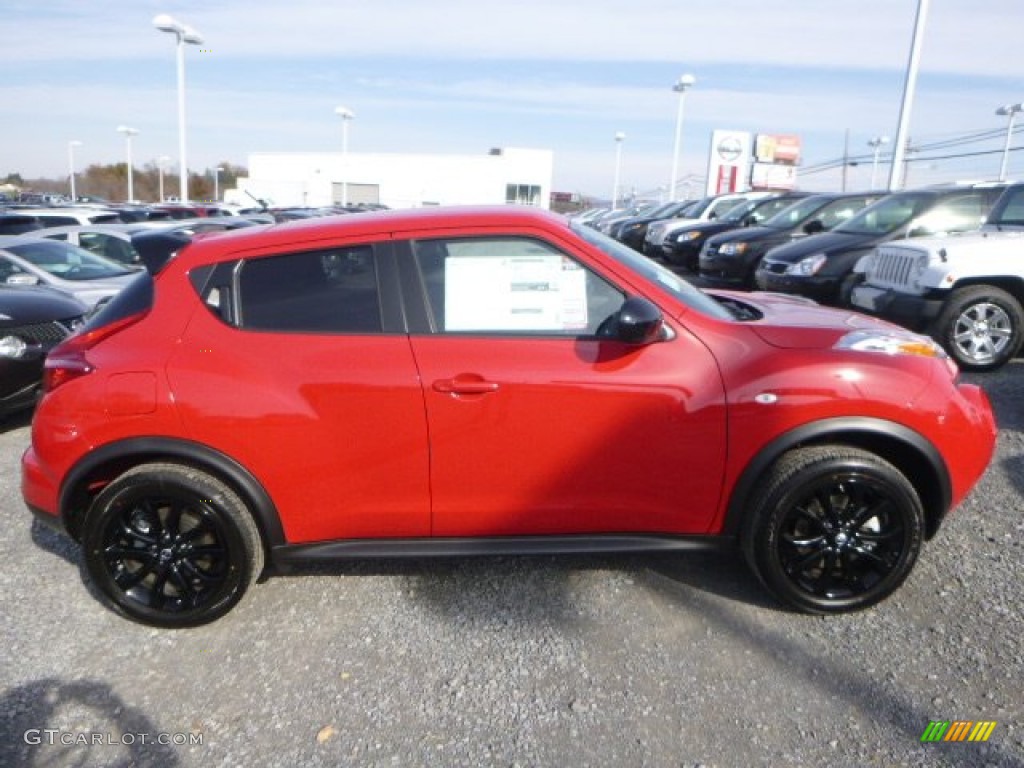 2014 Juke S AWD - Red Alert / Black/Red photo #2