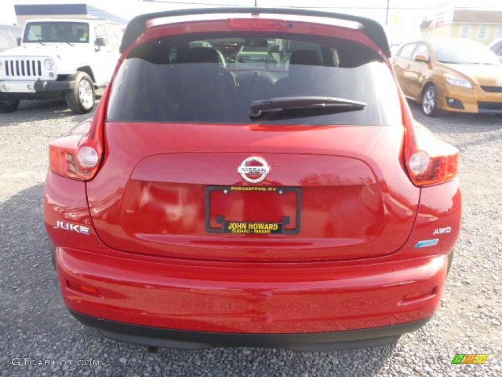 2014 Juke S AWD - Red Alert / Black/Red photo #4