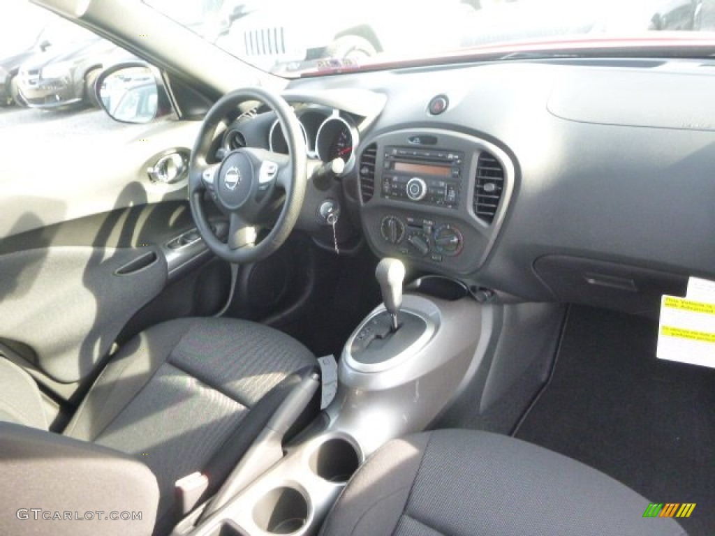 2014 Juke S AWD - Red Alert / Black/Red photo #12