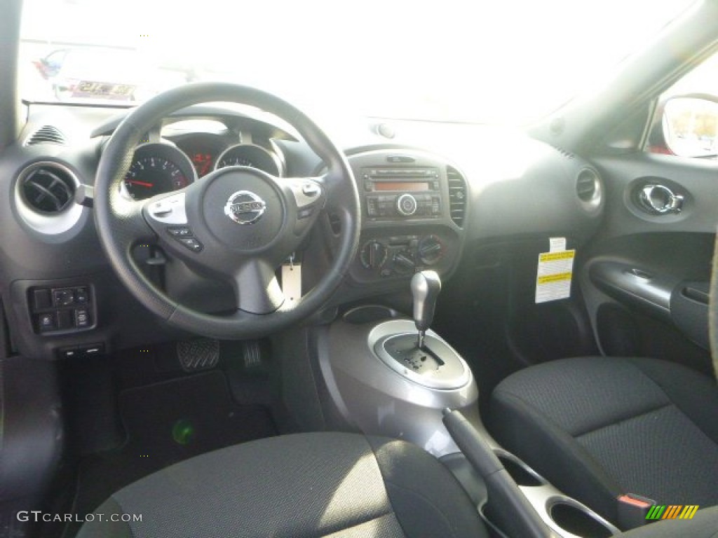 2014 Juke S AWD - Red Alert / Black/Red photo #14
