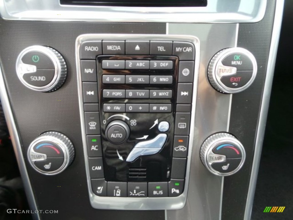 2015 Volvo XC60 T6 AWD R-Design Controls Photo #98843098