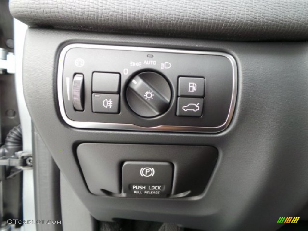 2015 Volvo XC60 T6 AWD R-Design Controls Photos
