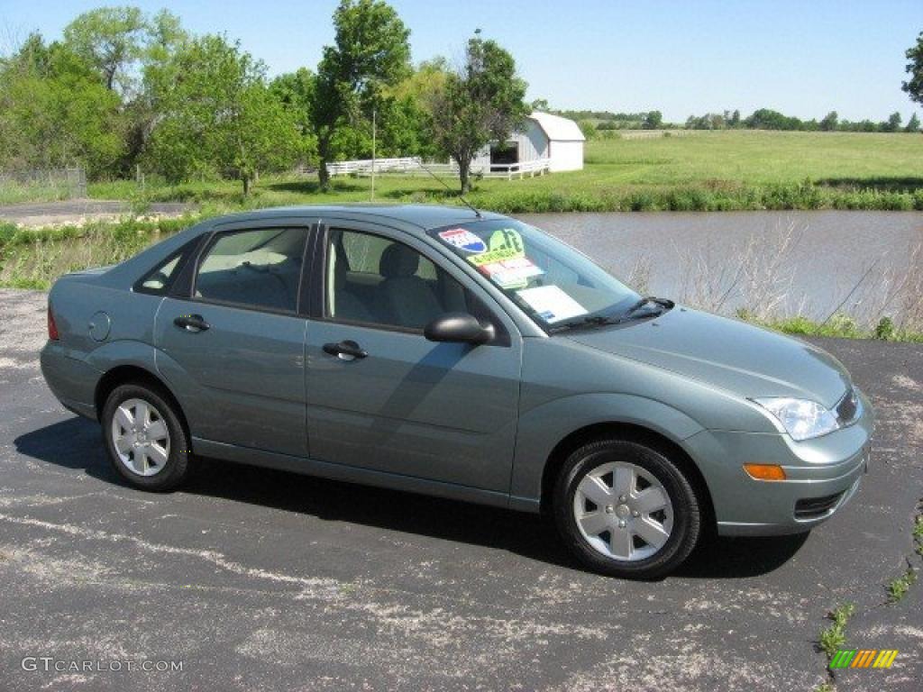 2006 Focus ZX4 SE Sedan - Light Tundra Metallic / Dark Pebble/Light Pebble photo #1