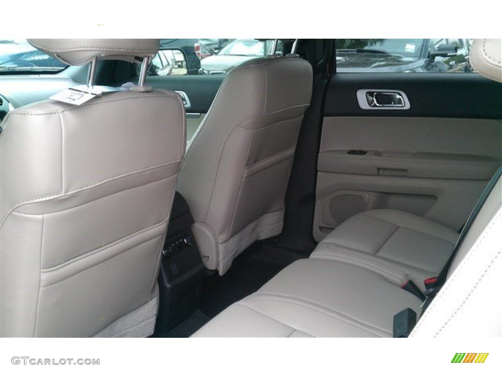 2015 Explorer XLT - Ruby Red / Medium Light Stone photo #17