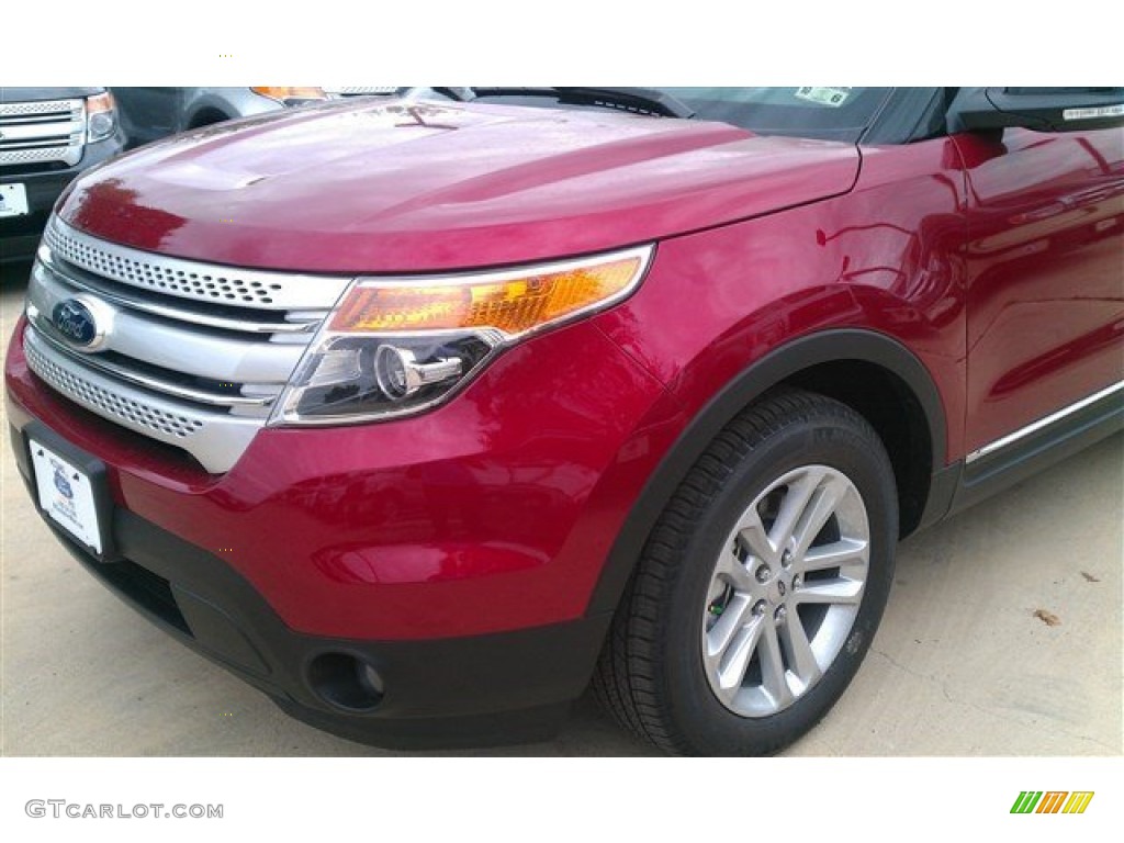 2015 Explorer XLT - Ruby Red / Medium Light Stone photo #38