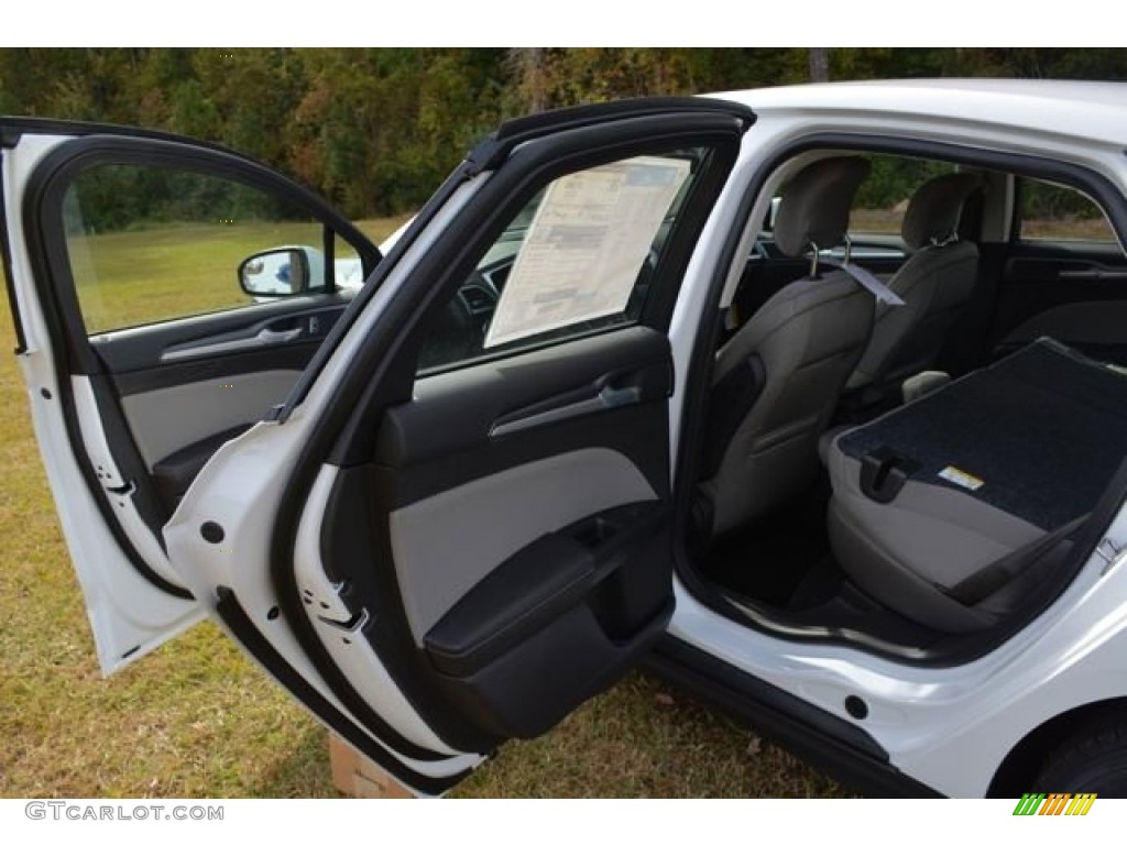 2015 Fusion S - Oxford White / Earth Gray photo #10