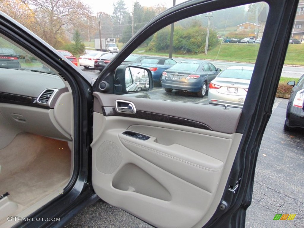 2011 Grand Cherokee Laredo X Package 4x4 - Dark Charcoal Pearl / Dark Graystone/Medium Graystone photo #16