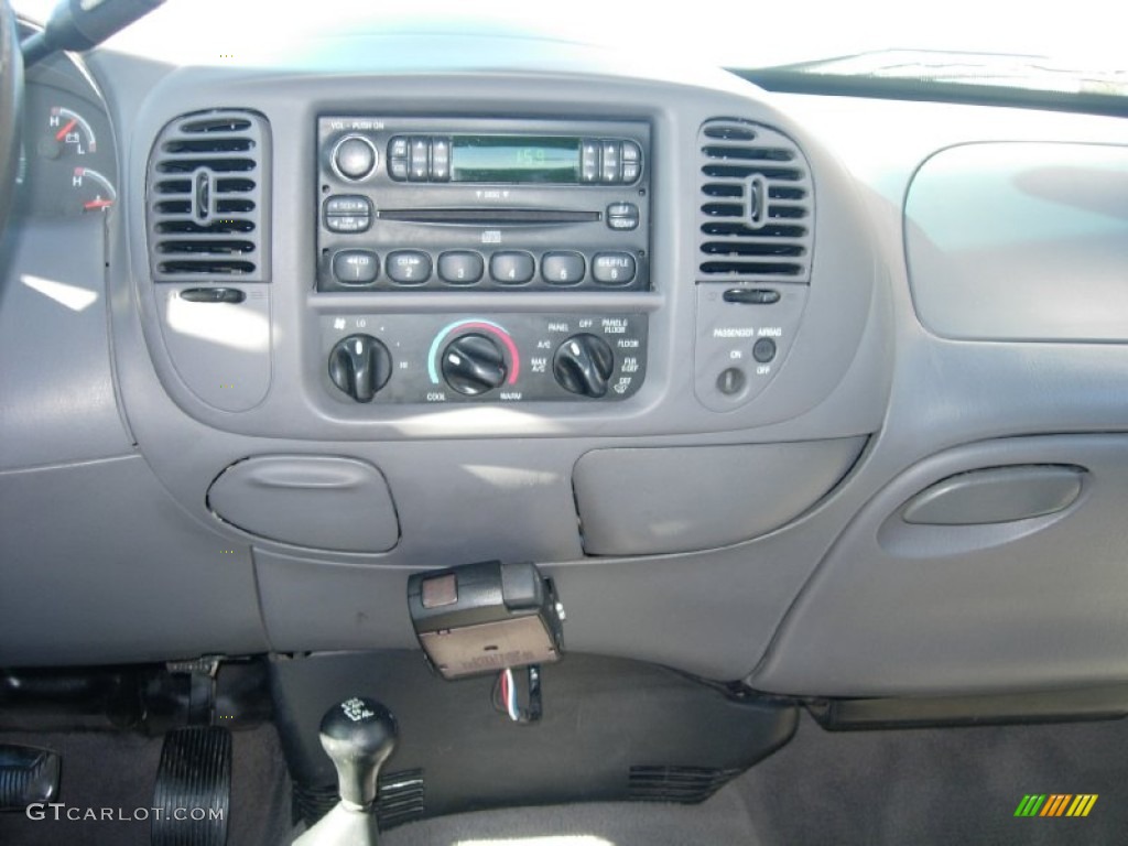 2002 F150 XLT SuperCab 4x4 - Silver Metallic / Dark Graphite photo #13