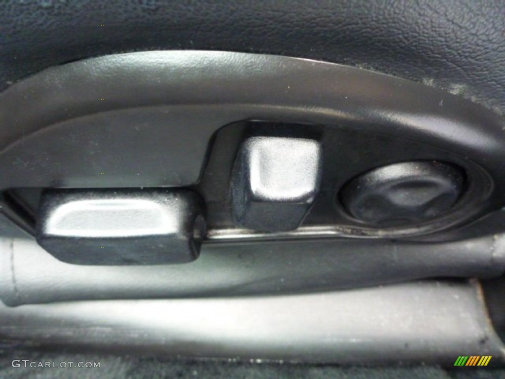 2003 DeVille Sedan - Sterling Silver / Midnight Blue photo #19