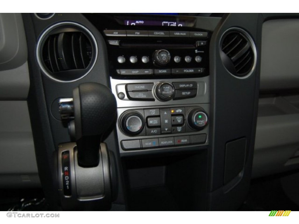 2015 Pilot LX - Alabaster Silver Metallic / Gray photo #14