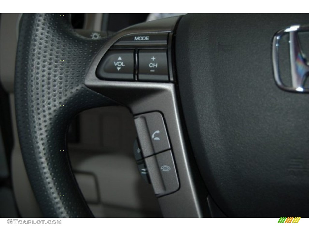 2015 Pilot LX - Alabaster Silver Metallic / Gray photo #17