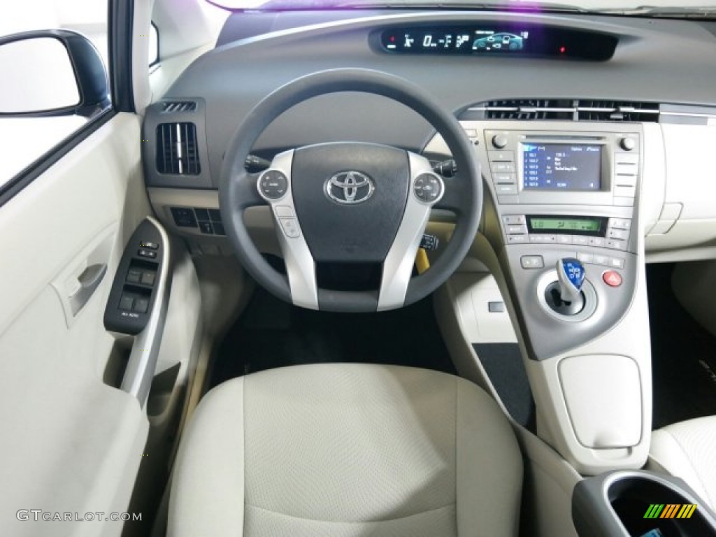 2015 Prius Two Hybrid - Nautical Blue Metallic / Bisque photo #13