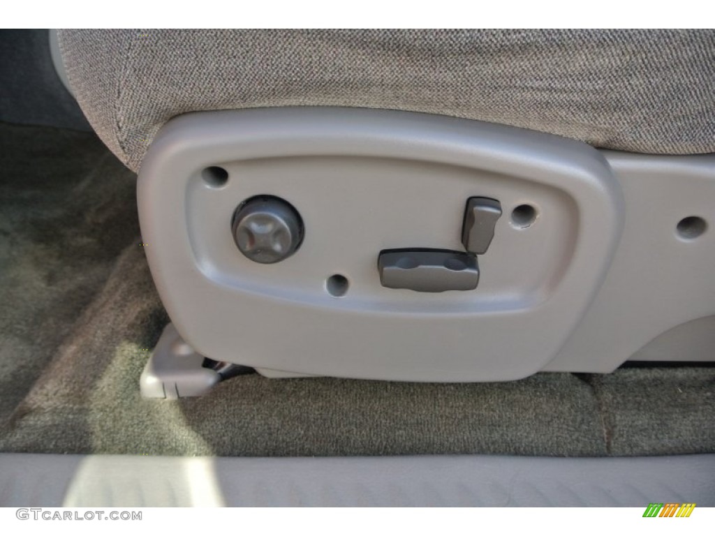 2004 TrailBlazer LS - Majestic Red Metallic / Medium Pewter photo #8