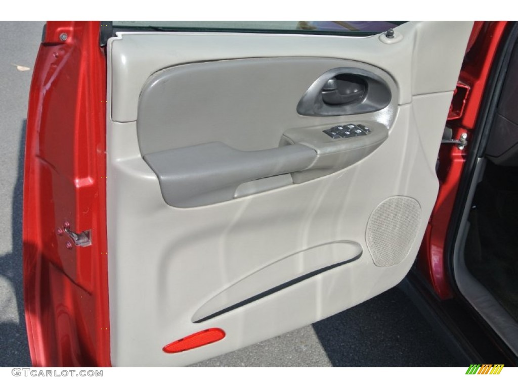 2004 TrailBlazer LS - Majestic Red Metallic / Medium Pewter photo #9