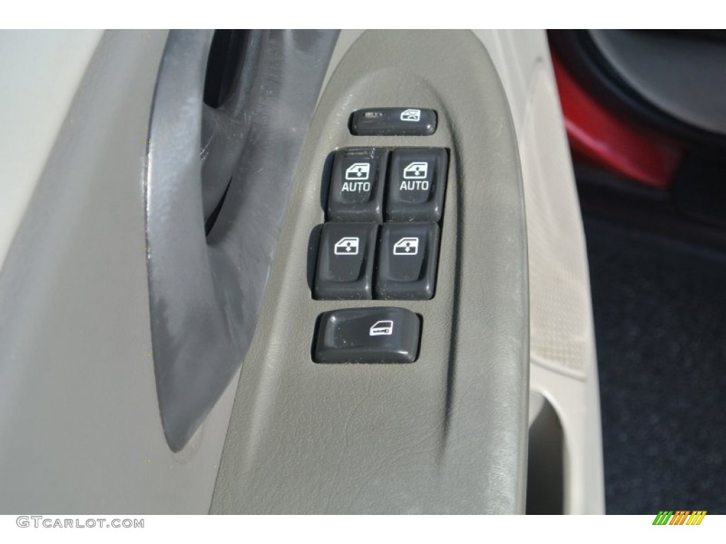 2004 TrailBlazer LS - Majestic Red Metallic / Medium Pewter photo #10