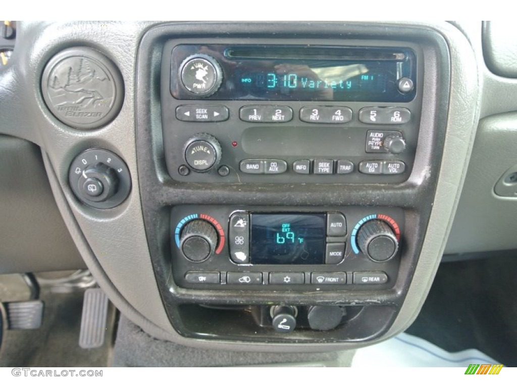 2004 TrailBlazer LS - Majestic Red Metallic / Medium Pewter photo #13