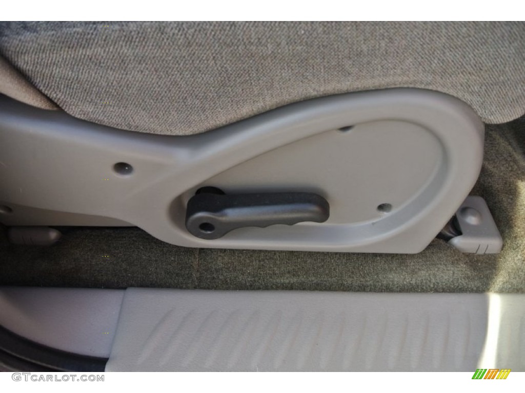 2004 TrailBlazer LS - Majestic Red Metallic / Medium Pewter photo #19