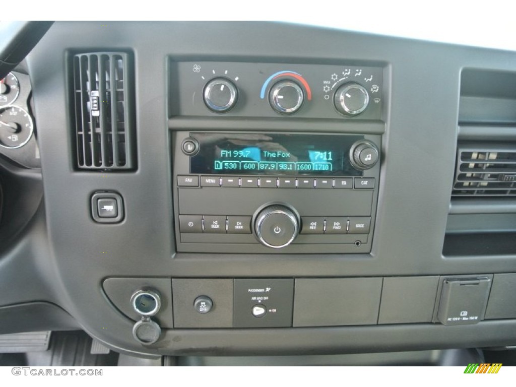 2015 Chevrolet Express 2500 Cargo Extended WT Controls Photo #98927593