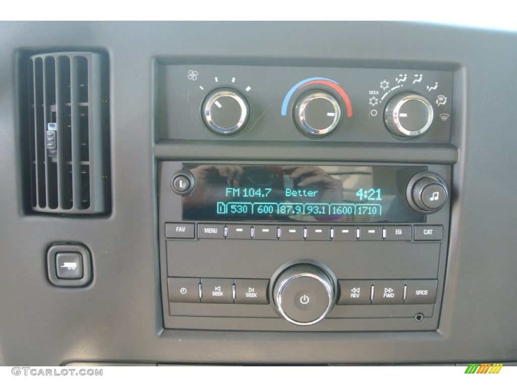 2015 Chevrolet Express Cutaway 3500 Utility Van Controls Photo #98928130