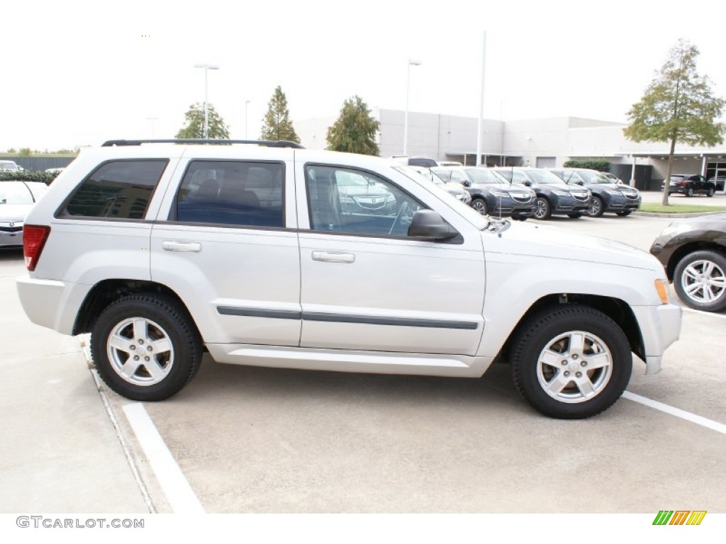 Bright Silver Metallic 2007 Jeep Grand Cherokee Laredo Exterior Photo #98931091