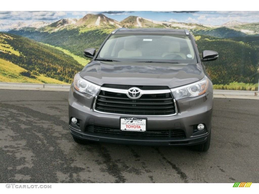 2015 Highlander XLE AWD - Predawn Gray Mica / Almond photo #2